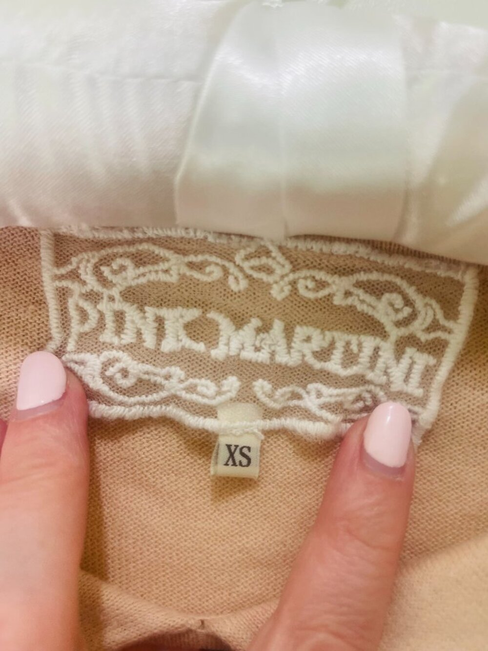 The CUTEST LITTLE BIRDIE blouse ever! View 4